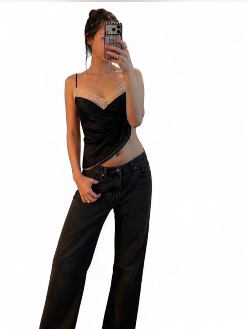 Low-Rise Wide Leg Jeans in Washed Black